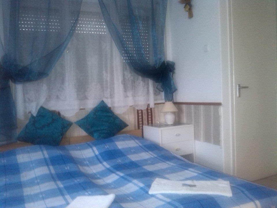 Margaret Apartman Egerszalók Rum bild